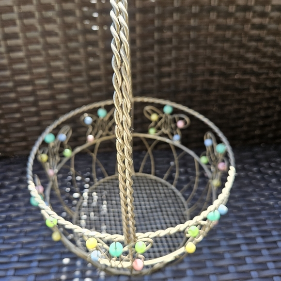 Metal and beaded basket - Picture 4 of 6